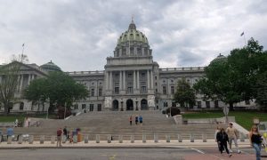 Pennsylvania lawmakers introduced a skill games bill requiring player IDs, loss limits, self-exclusion, and other safeguards.