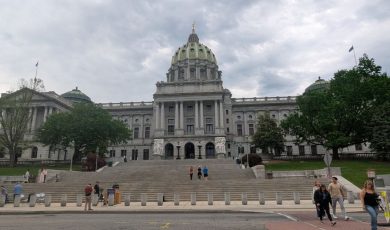 Pennsylvania lawmakers introduced a skill games bill requiring player IDs, loss limits, self-exclusion, and other safeguards.