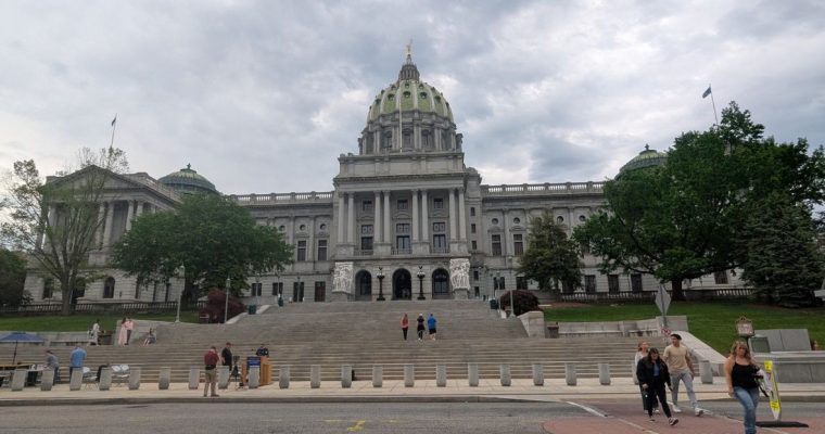Pennsylvania lawmakers introduced a skill games bill requiring player IDs, loss limits, self-exclusion, and other safeguards.